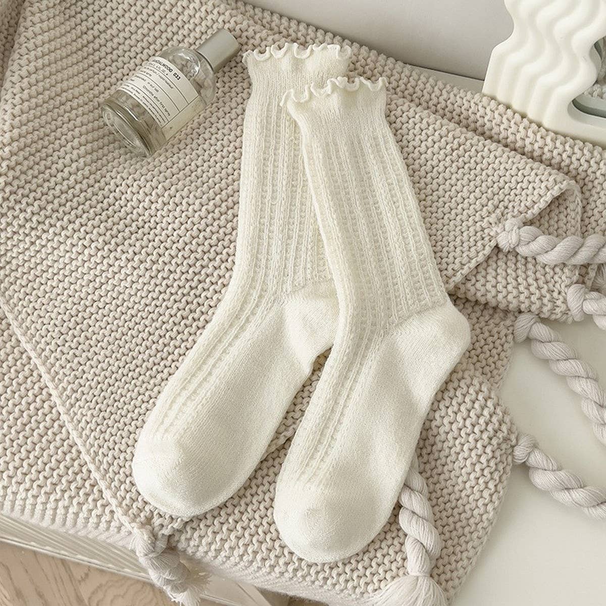 WARM SOLID COLOR RUFFLED CUTE MID-CALF SOCKS