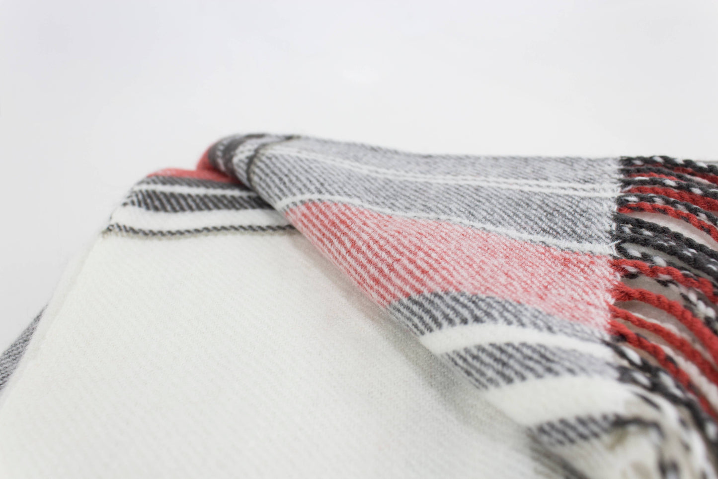 Classic Plaid Pattern Tassel Trim Throw Blanket