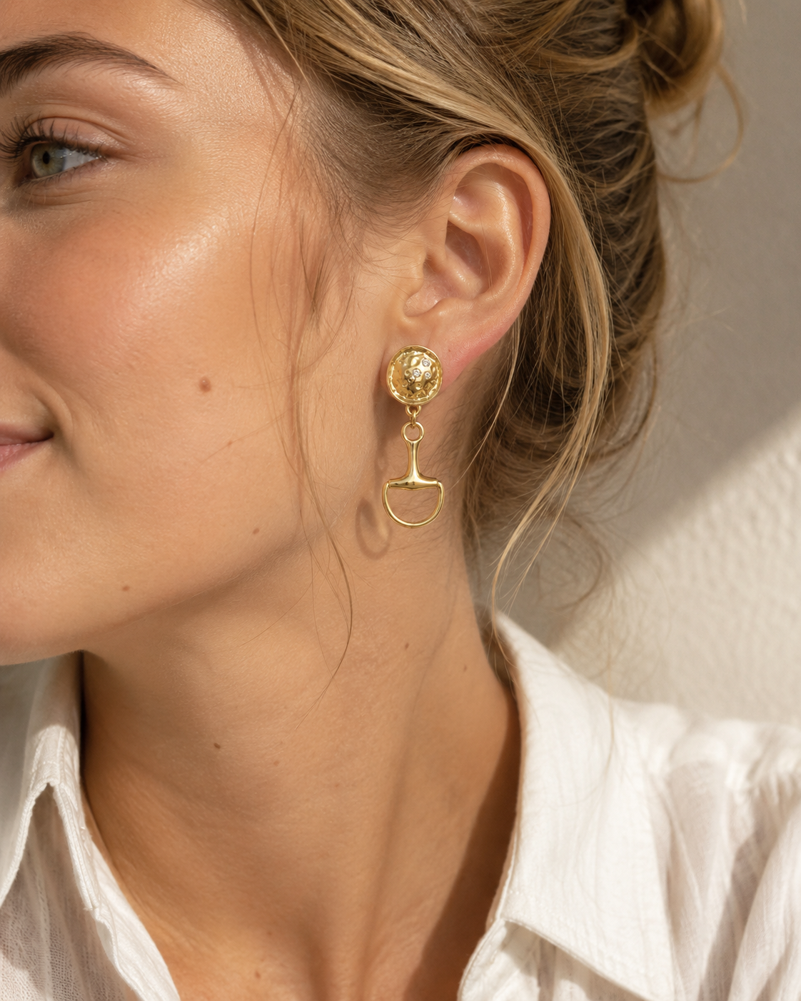 Hammered Stone Horsebit Drop Earrings: Gold
