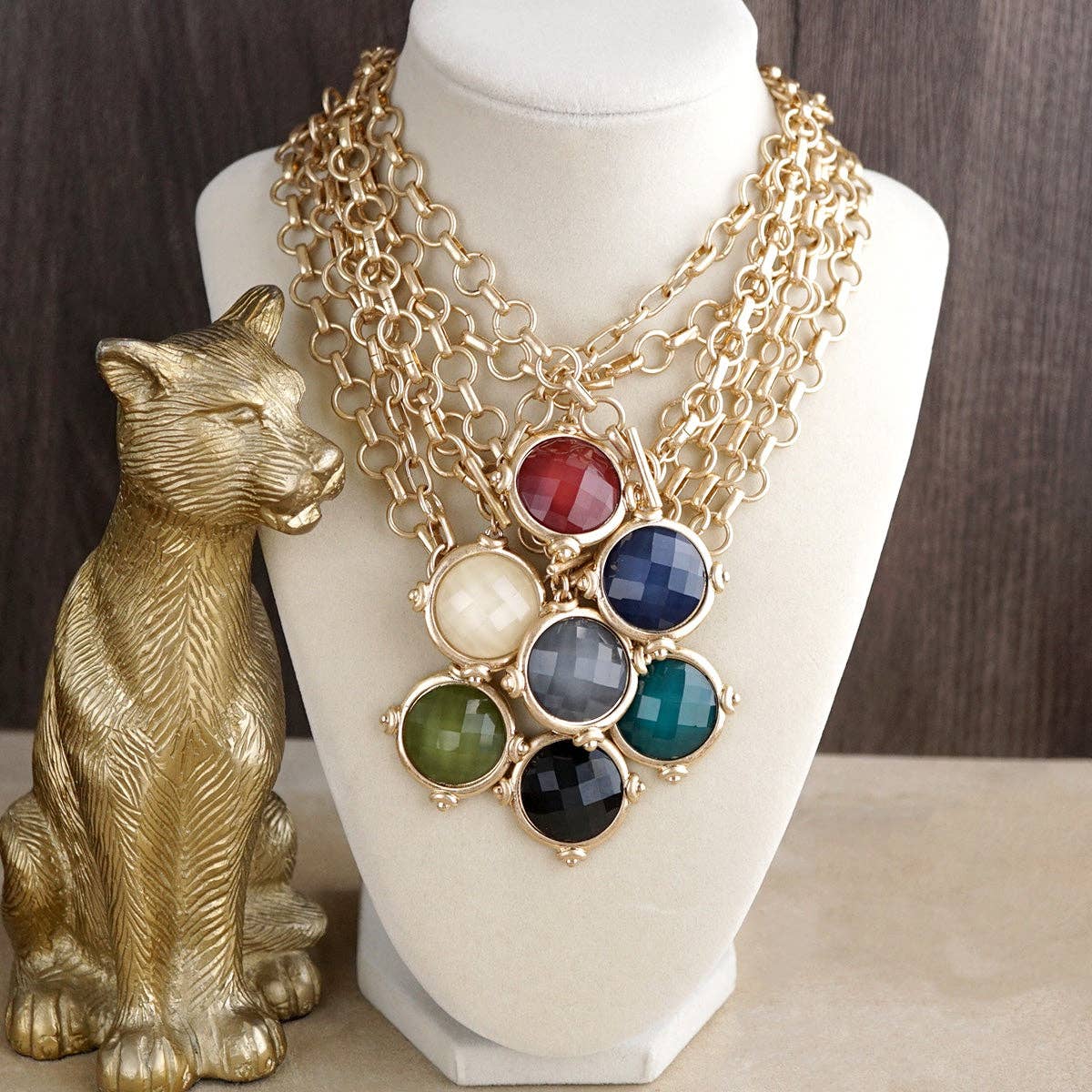 Gold Toggle Pendant Chain Necklace – Color Stone Glow: Soft Ivory