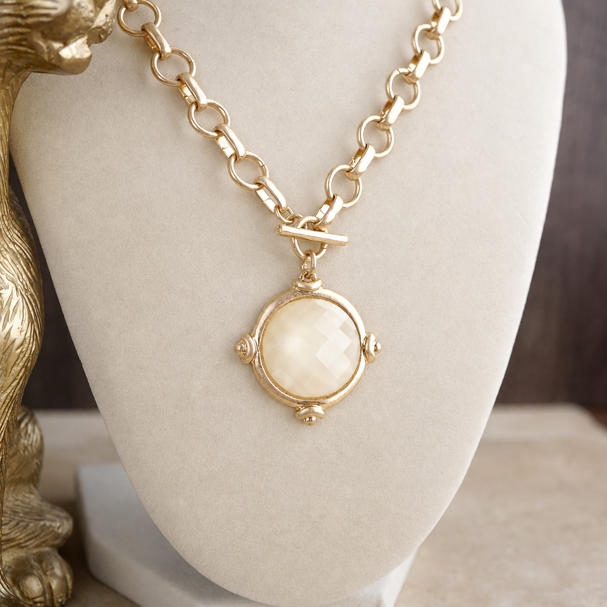Gold Toggle Pendant Chain Necklace – Color Stone Glow: Soft Ivory