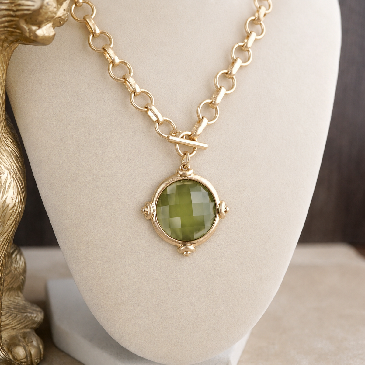 Gold Toggle Pendant Chain Necklace – Color Stone Glow: Soft Ivory