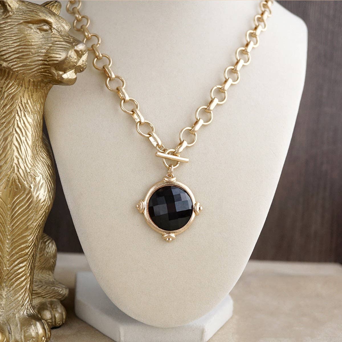 Gold Toggle Pendant Chain Necklace – Color Stone Glow: Soft Ivory