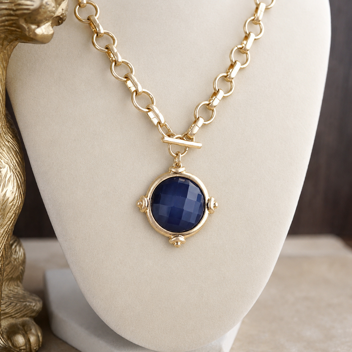 Gold Toggle Pendant Chain Necklace – Color Stone Glow: Soft Ivory